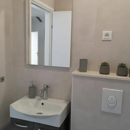 In With Terrace, Air Conditioning, Wifi, Washing Machine 5094-1 * Selca (Brac)