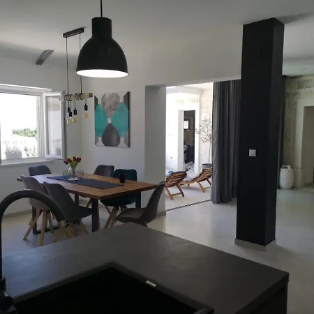 In With Terrace, Air Conditioning, Wifi, Washing Machine 5094-1 Feriehus Selca (Brac)
